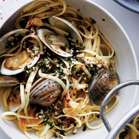 Linguine and Clams with Almonds and Herbs