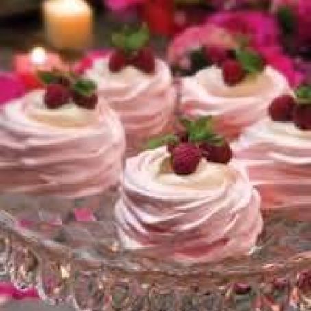Meringue Kisses, Strawberry with White Chocolate Mousse (Paula Deen)