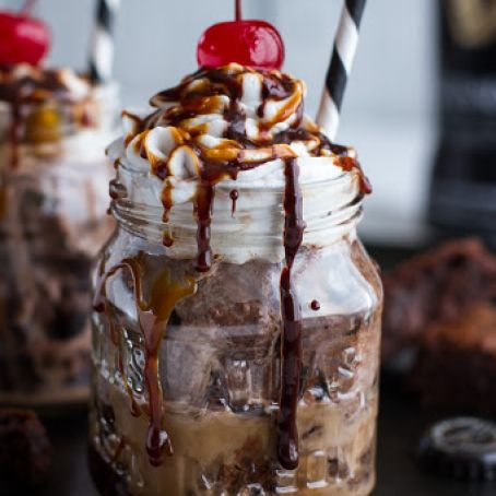 Mini Chocolate Stout Brownie Sundae Floats with Burnt Irish Caramel + Hot Fudge