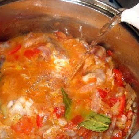 PESCADO A LA CACEROLA CON AZAFRAN Y FRIJOLES BLANCOS