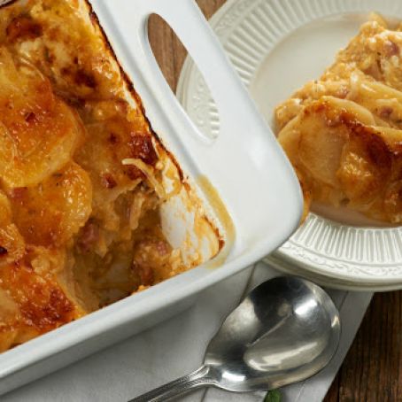 Cheesy Scalloped Potatoes with Ham