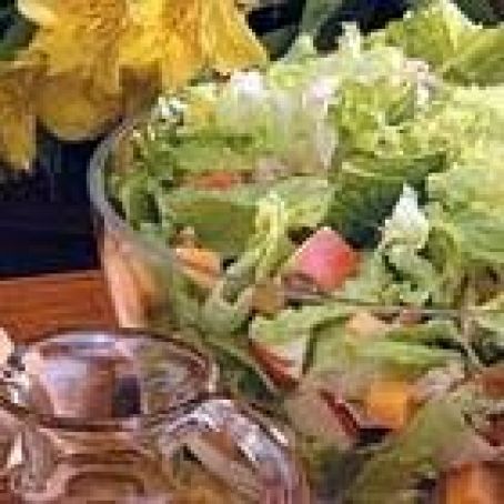 Apple-Cheddar Tossed Salad
