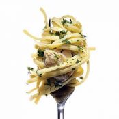 Garlic-and-Oil Sauce with Littleneck Clams