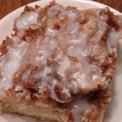 CINNAMON ROLL CAKE