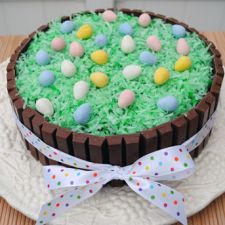 Easter Kit Kat Cake