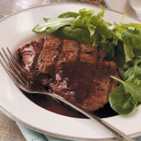 Filet mignon in wine sauce