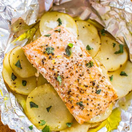 EASY SALMON AND POTATO FOIL PACKETS