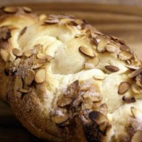 Finnish Cardamom Sweet Bread – Pulla