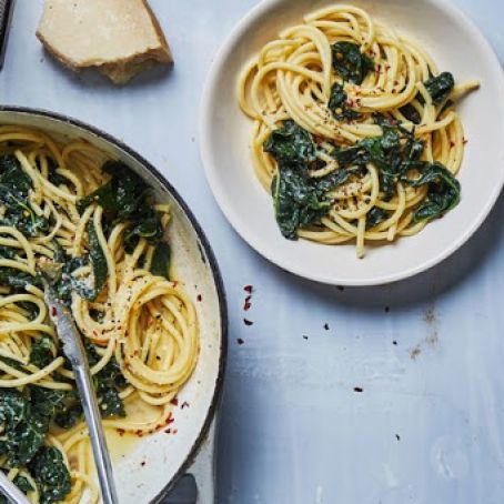 Spaghetti Aglio e Olio With Lots of Kale