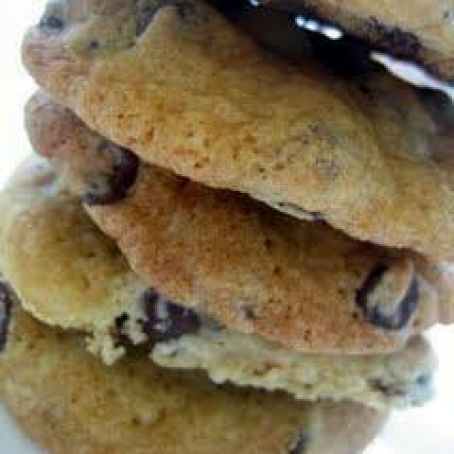 Chelle’s Soft & Gooey Chocolate Chip Cookies