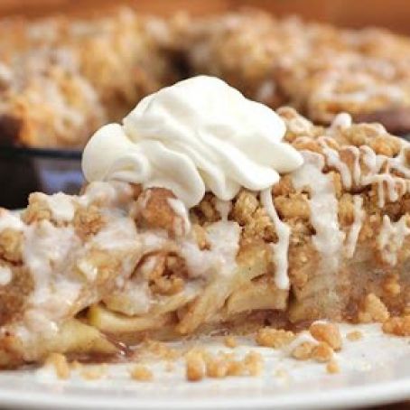 Cinnamon Roll Dutch Apple Pie