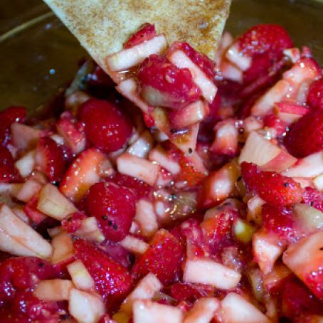 Appetizers: Fruit Salsa with Baked Cinnamon Chips