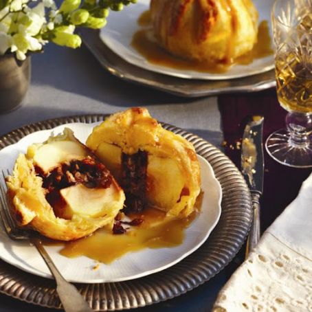 Apple-pie dumplings with caramel sauce