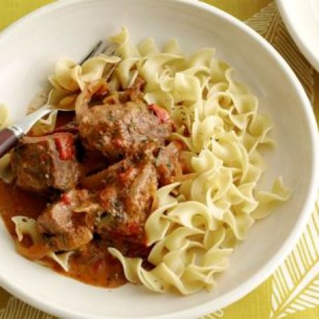 Slow Cooker Beef Paprikash