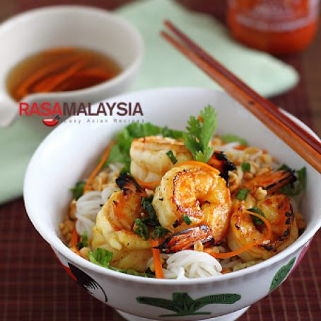 Vietnamese BBQ Shrimp Vermicelli (Bun Tom Heo Nuong) | Easy Asian Recipes at RasaMalaysia.com
