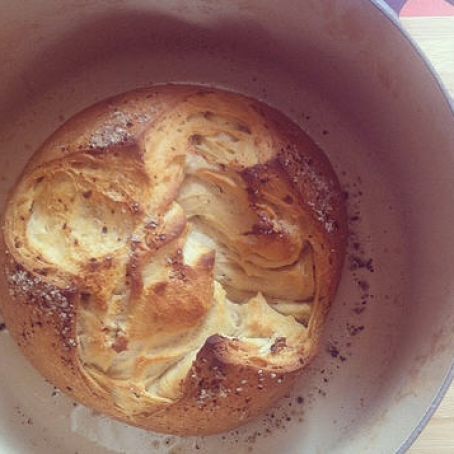 Easy Spicy Garlic Bread in a Pot