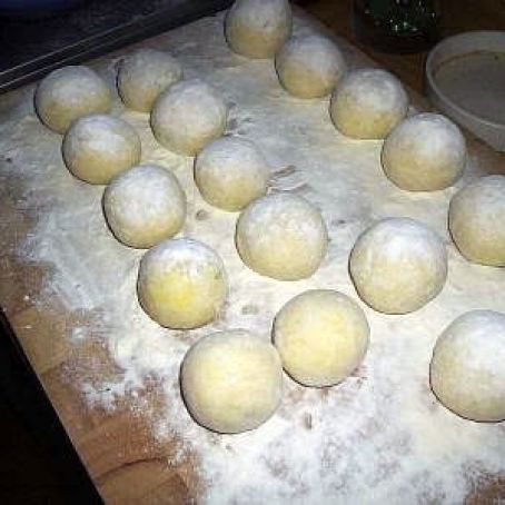 Kartoffelkloesse (German Potato Dumpling)