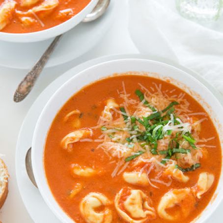 Soup: Slow Cooker Creamy Tomato Basil Tortellini Soup