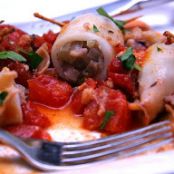 Stuffed squid with tomatoes and thyme