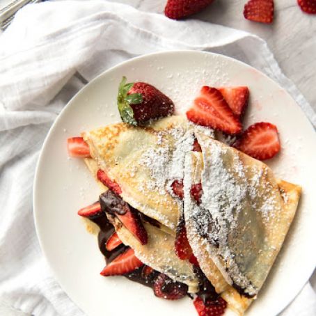 Crepes with nutella and strawberries