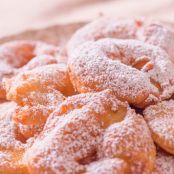 Frittelle di mele (Tyrolean Apple Fritters)