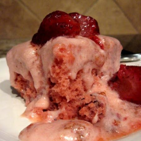 (Drool worthy) Strawberry Cake