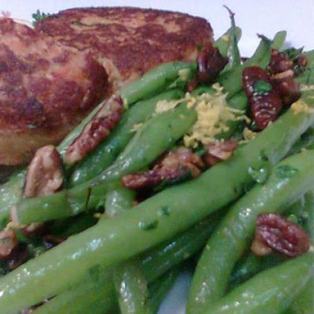 Green Beans with Pecans, Lemon, and Parsley