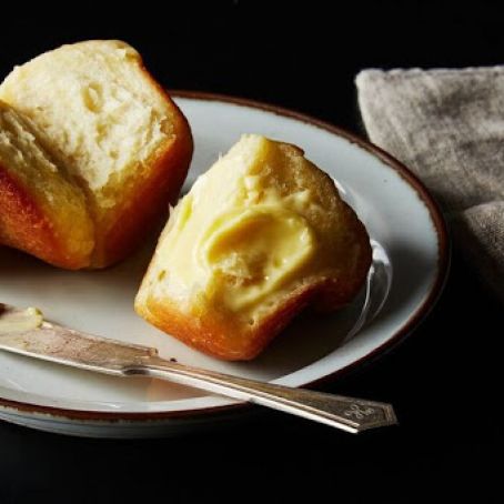 Mama's Potato Clover Rolls