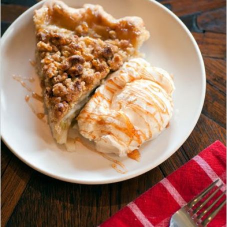 APPLE GREEN CHILI PIE w/CHEDDAR CRUST