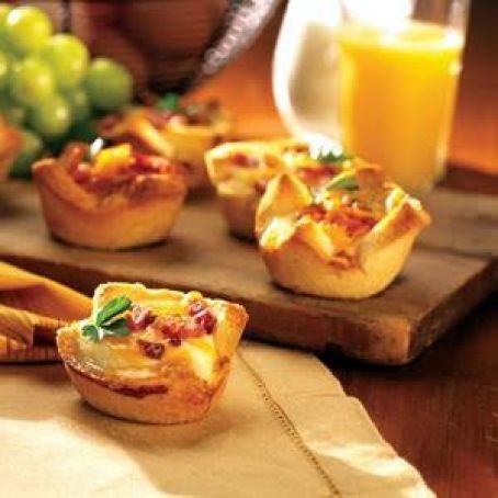 Baked Eggs and Bacon in Toast Cups