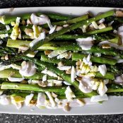 VEGGIE - Asparagus with Almonds and Yogurt Dressing