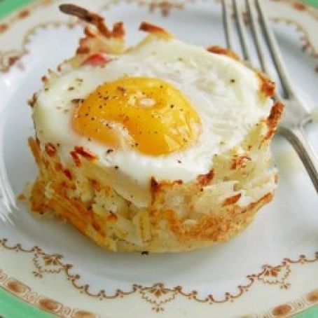 Baked Eggs in Hash Brown Cups
