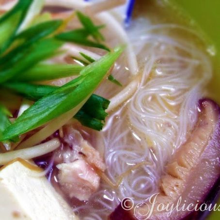 Double Chicken Broth with Vermicelli Shiitake Mushrooms and Tofu