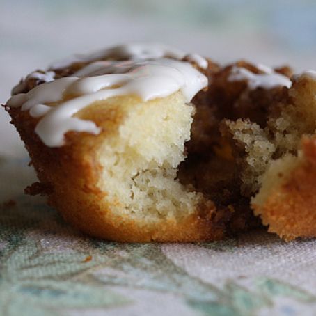 Easy Cinnamon Roll Muffins