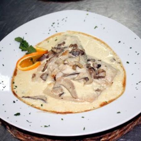 LENGUADO ASADO CON CREMA DE SETAS AL CAVA