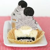 Cookies and Cream Bundt Cake