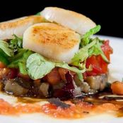 CALLO HACHA EN ENSALADA DE JAMAICA Y FRESAS