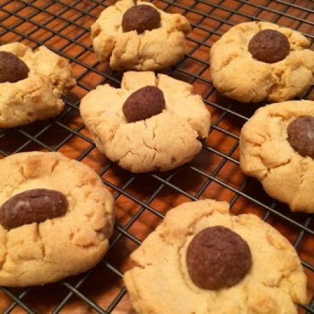Mac-Nut Peanut Butter Cookies