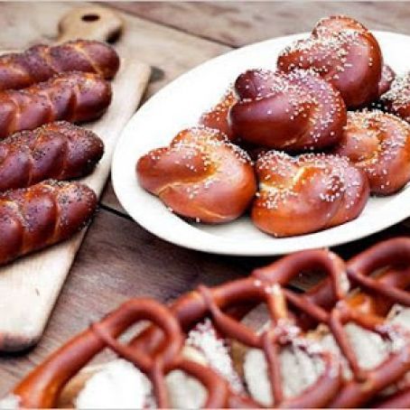 BAVARIAN STYLE SOFT PRETZELS