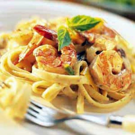 Blackened Shrimp Alfredo With Salad Fresca