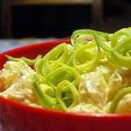 Potatissallad med ägg och purjolök