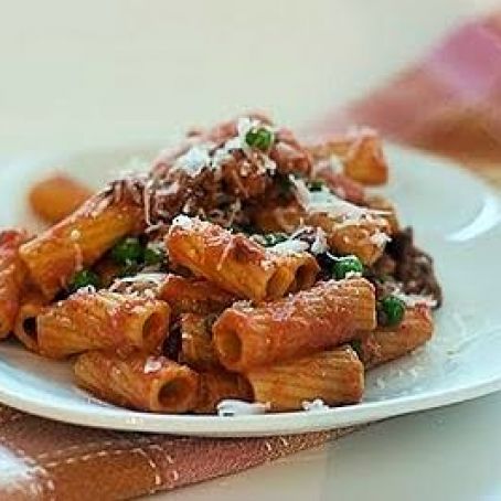 Rigatoni with Sausage, Peas, Tomatoes, and Cream