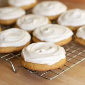 soft frosted pumpkin spice cookies