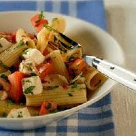 Rigatoni with Tomatoes and Mozzarella