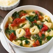 Fresh Spinach Tomato and Garlic Tortellini Soup