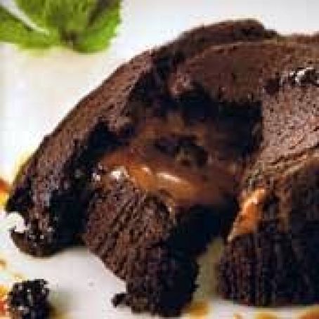 WARM CHOCOLATE CAKES w/DULCE de LECHE