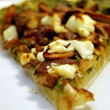 Chaneterelle pizza with arugula-pumpkin seed pesto and chevre