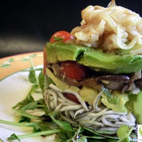 ENSALADA TEMPLADA DE HONGOS, AGUACATE Y ANGULAS