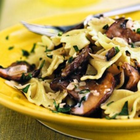 Baked Farfalle with Prosciutto and Mushrooms