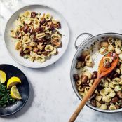 Garlicky Cremini Pasta with Parsley